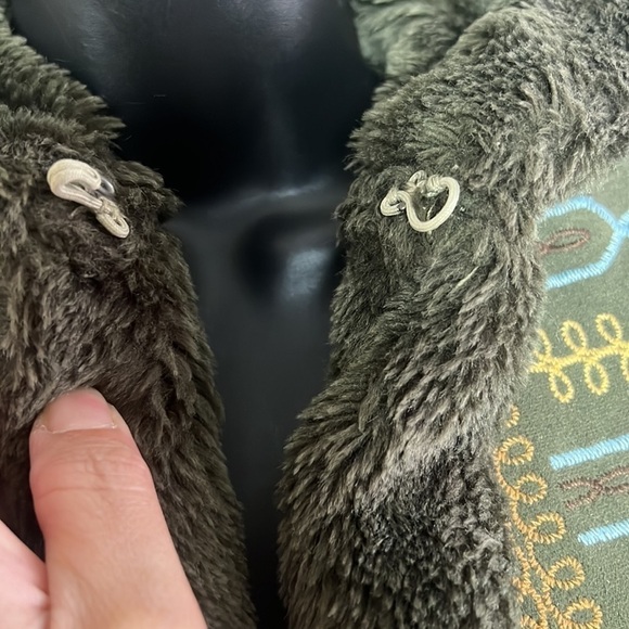 Vintage🧚‍♀️Outer Wear Olive Green Embroidered Girls Hooded Dutch Coat Size 8 - Picture 7 of 16